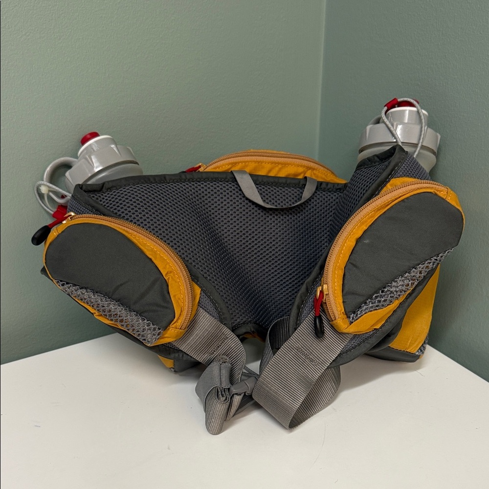 Ultimate Direction Yellow And Gray Hydration Wais… - image 2